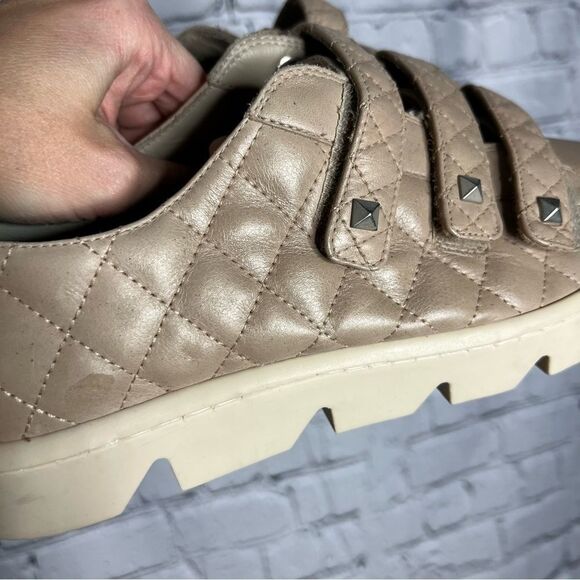 NEW Bernardo taupe quilted leather chunky sole sneakers size 9M - Picture 4 of 10